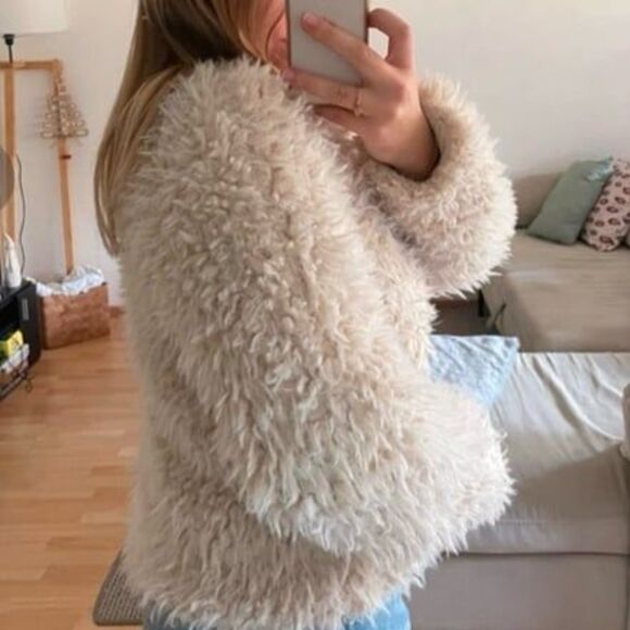 Shaggy cream beige faux fur jacket coat - Picture 3 of 8